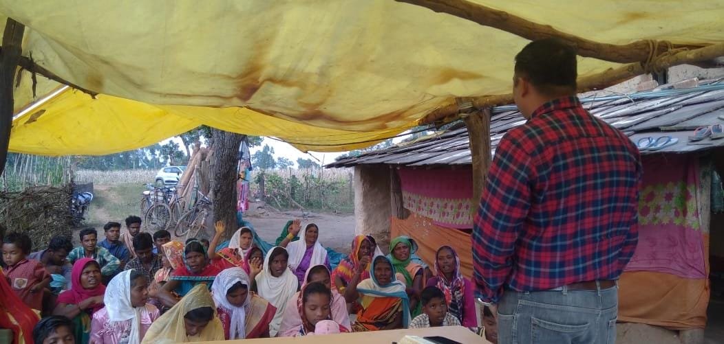नक्सलियों द्वारा मारे जाने वाले ग्रामीणों के बच्चो को शिक्षा एवं रोजगार से जोड़ा