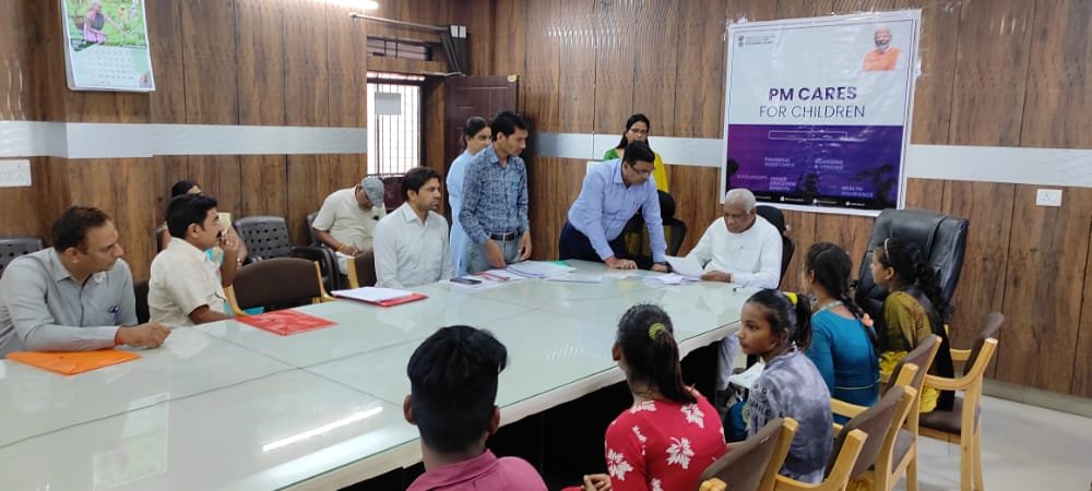 कोविड से माता पिता को खोने वाले अनाथ बच्चो को दिलायी मदद